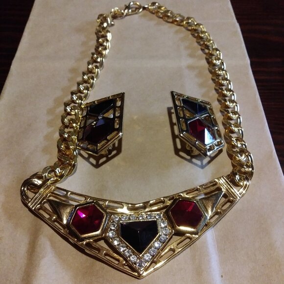 Vintage Park Lane jewellery set includes necklace and clip-on earrings - Picture 1 of 2